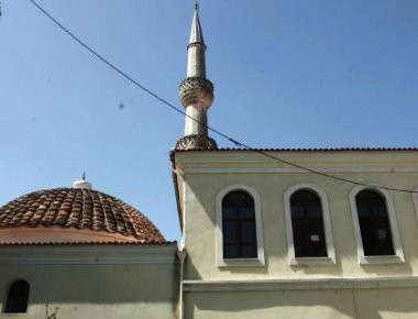 ΕΚΤΑΚΤΟ: Βρέθηκε οπλοστάσιο σε τζαμί της Ξάνθης! (φωτό)